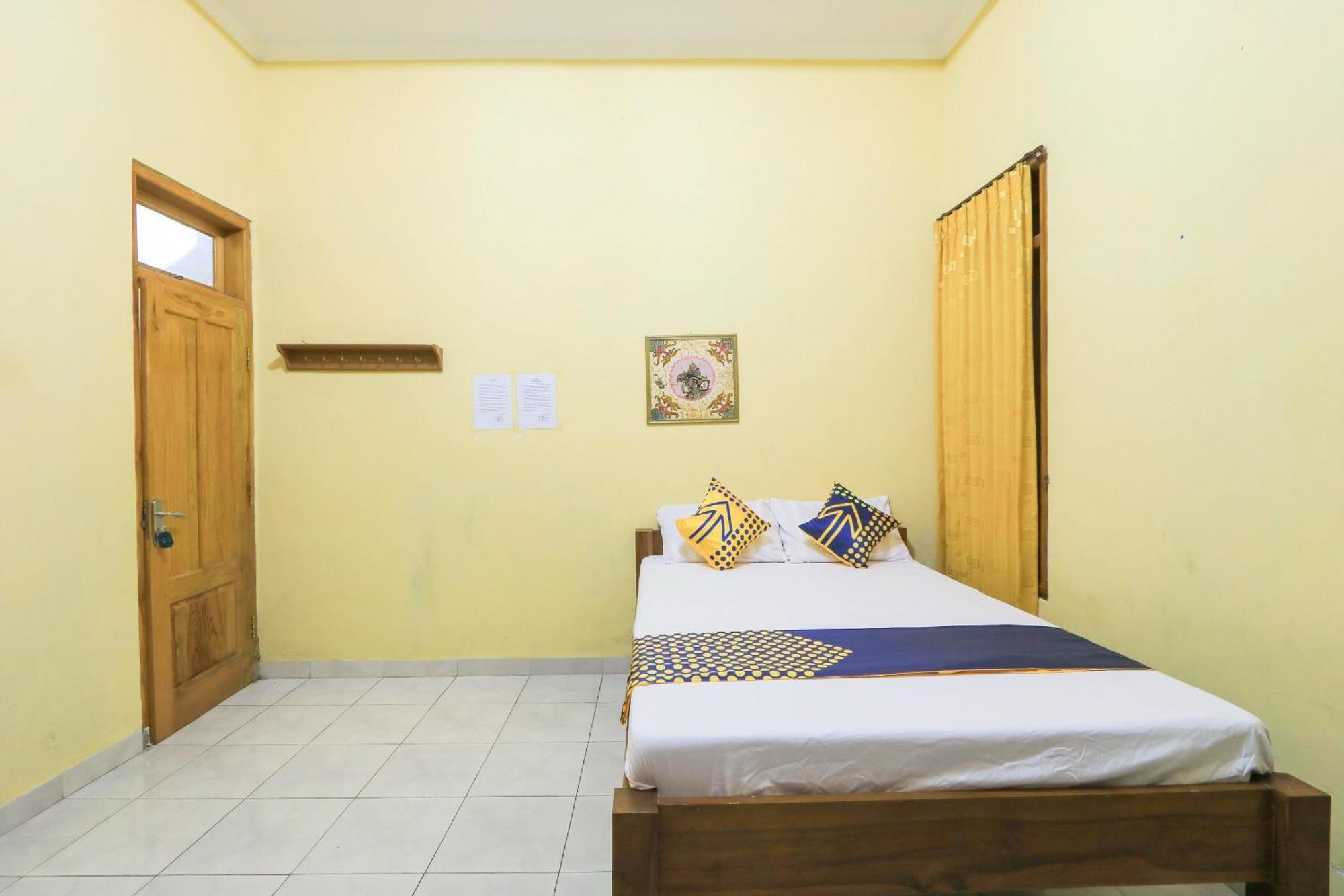 Oyo 2440 Wallet Family Residence Syariah Lumajang Luaran gambar