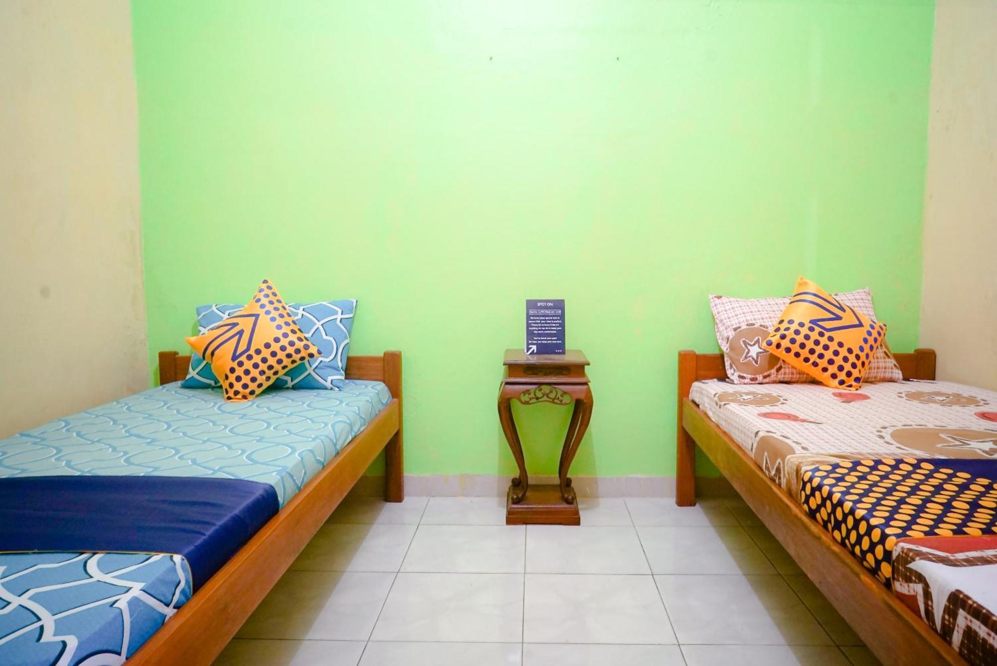 Oyo 2440 Wallet Family Residence Syariah Lumajang Luaran gambar